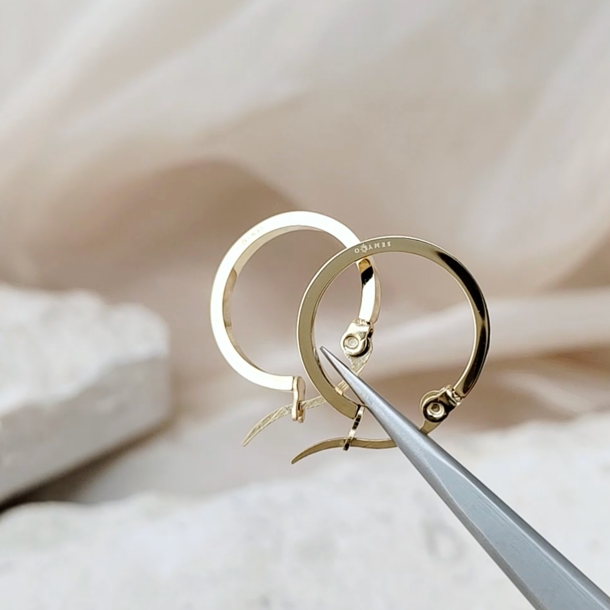 hoops oorbellen goud