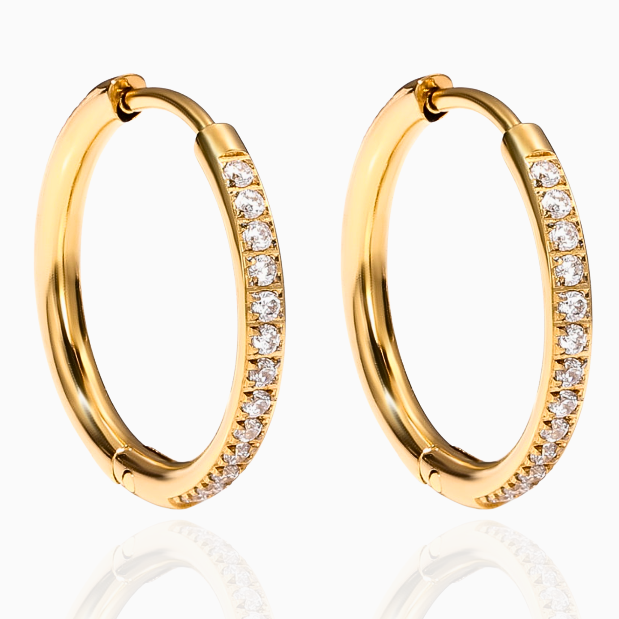 gouden oorbellen ringen met steentjes