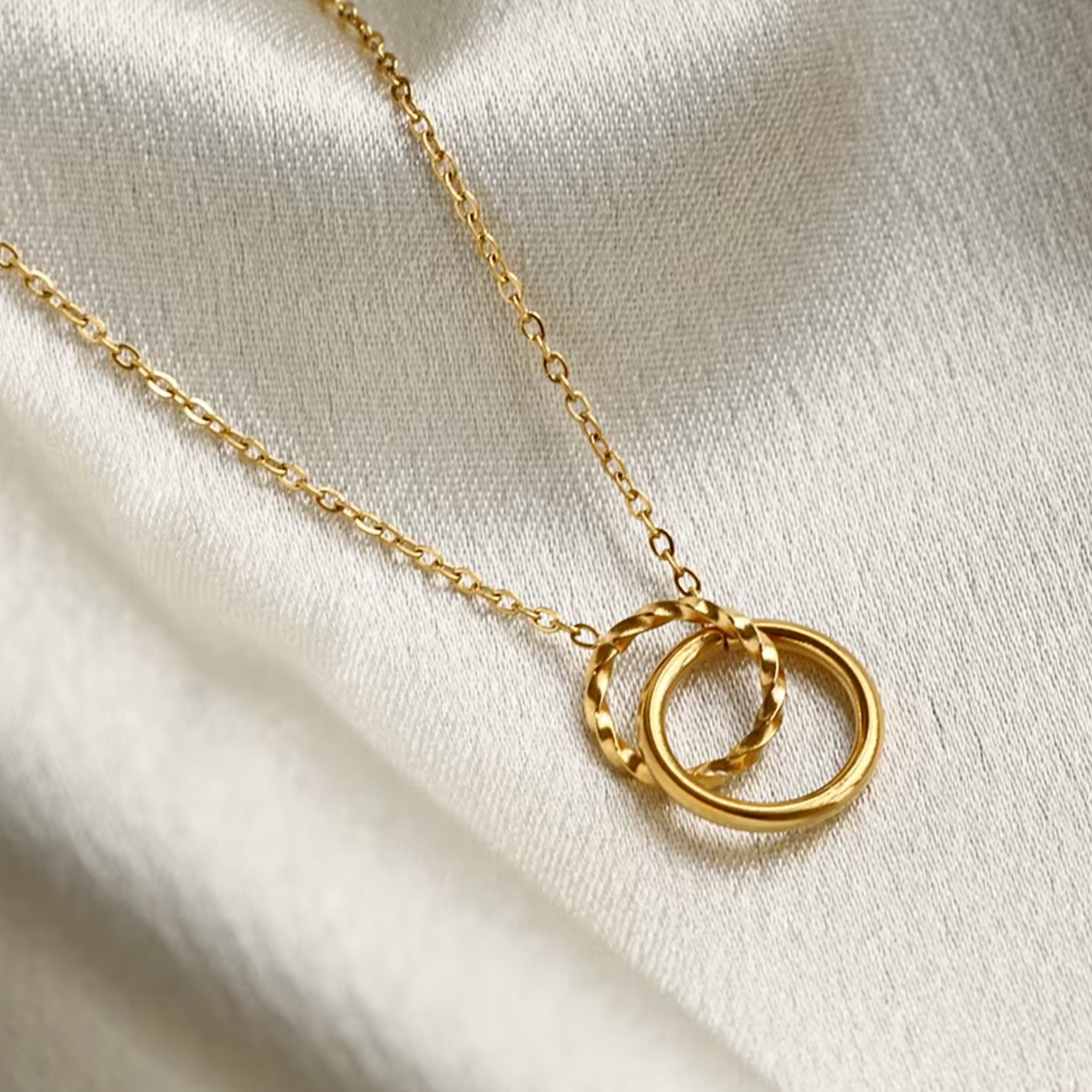 gouden ketting met cirkel