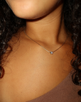 minimalistische ketting met klein steentje vrouw