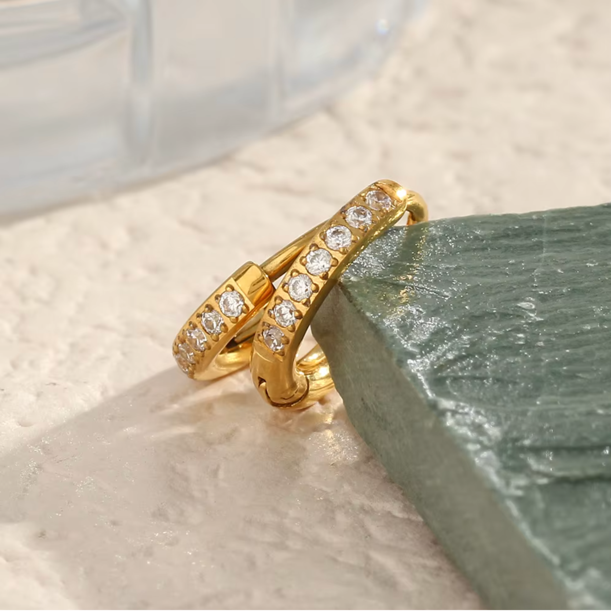 kleine mini oorbellen met steentjes goud