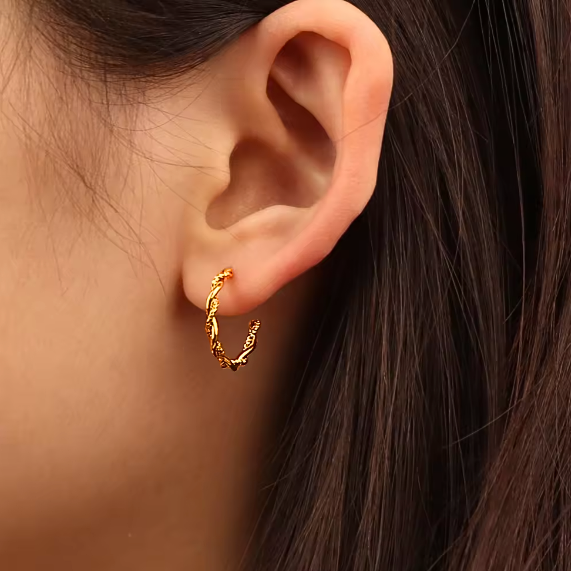 gedraaide oorringen goud vrouw