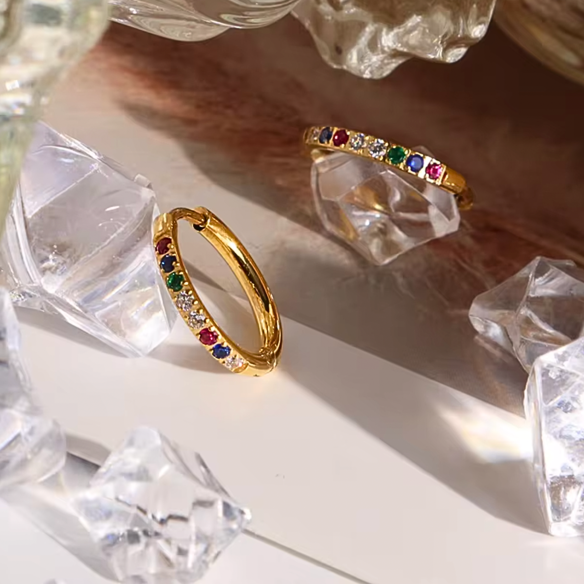 kleurrijke oorbellen