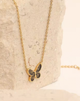 goudkleurig ketting met hanger zwarte vlinder